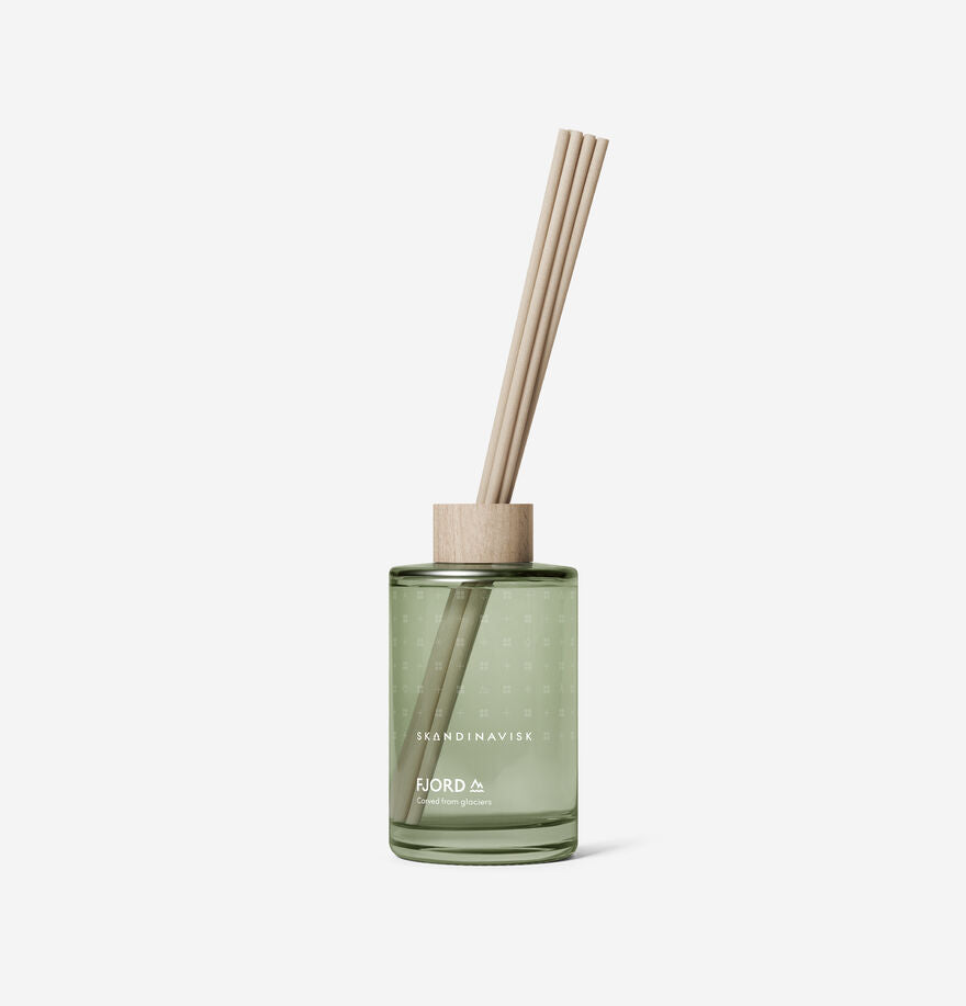 The Skandinavisk Scent Diffuser Fjord 200ml features a green glass bottle, wooden cap, and three natural reeds—an elegant choice to add fresh fragrance to your room.