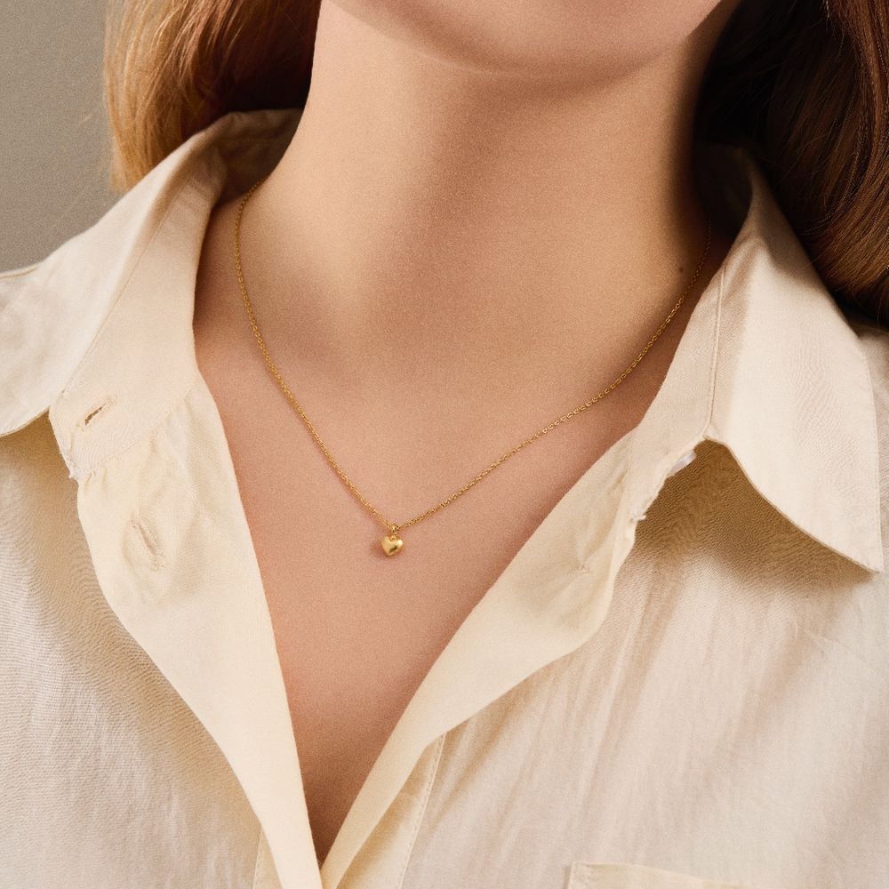 Love Necklace in Gold w. Heart pendent on chain