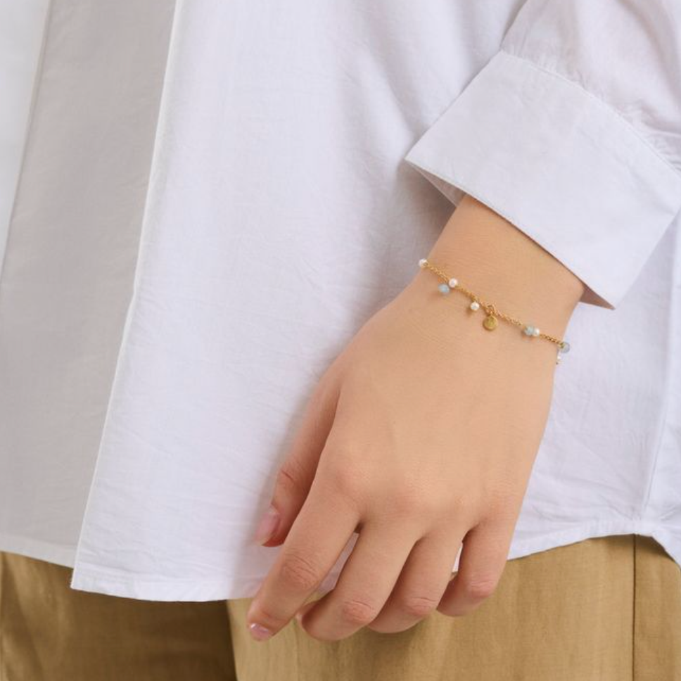 Afterglow Sea Bracelet in Gold w. Freshwater Pearls & Blue Agate Stones