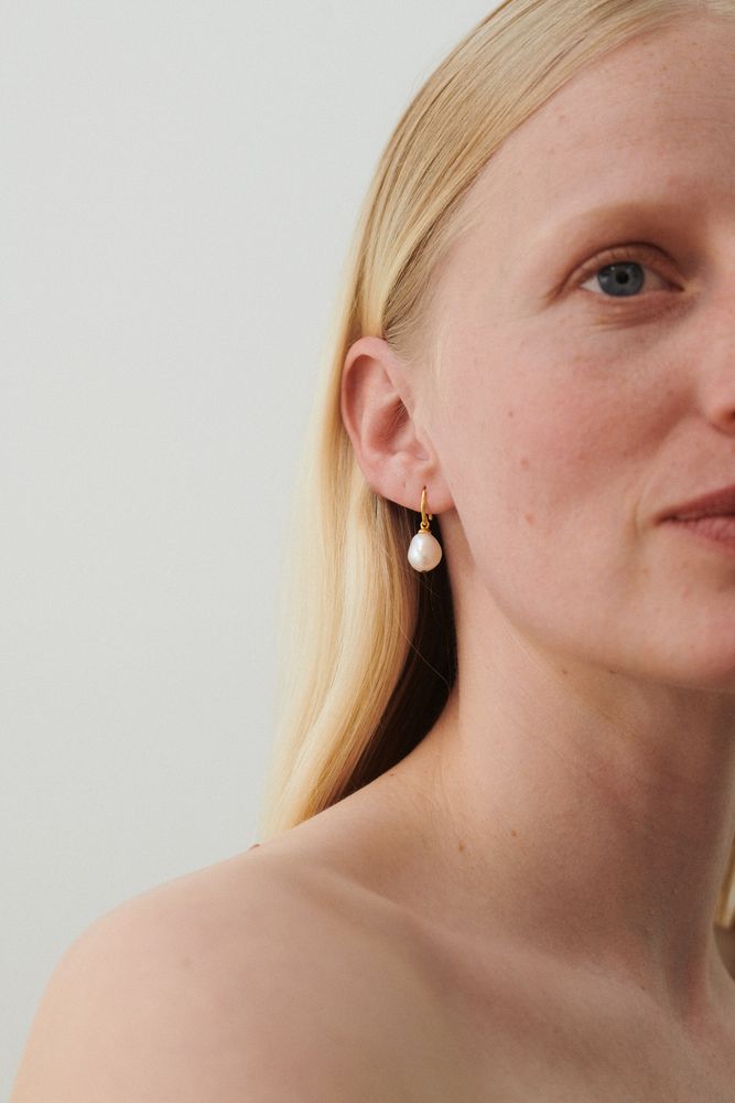 Lagoon Earhooks, Earrings, Gold and Pearl