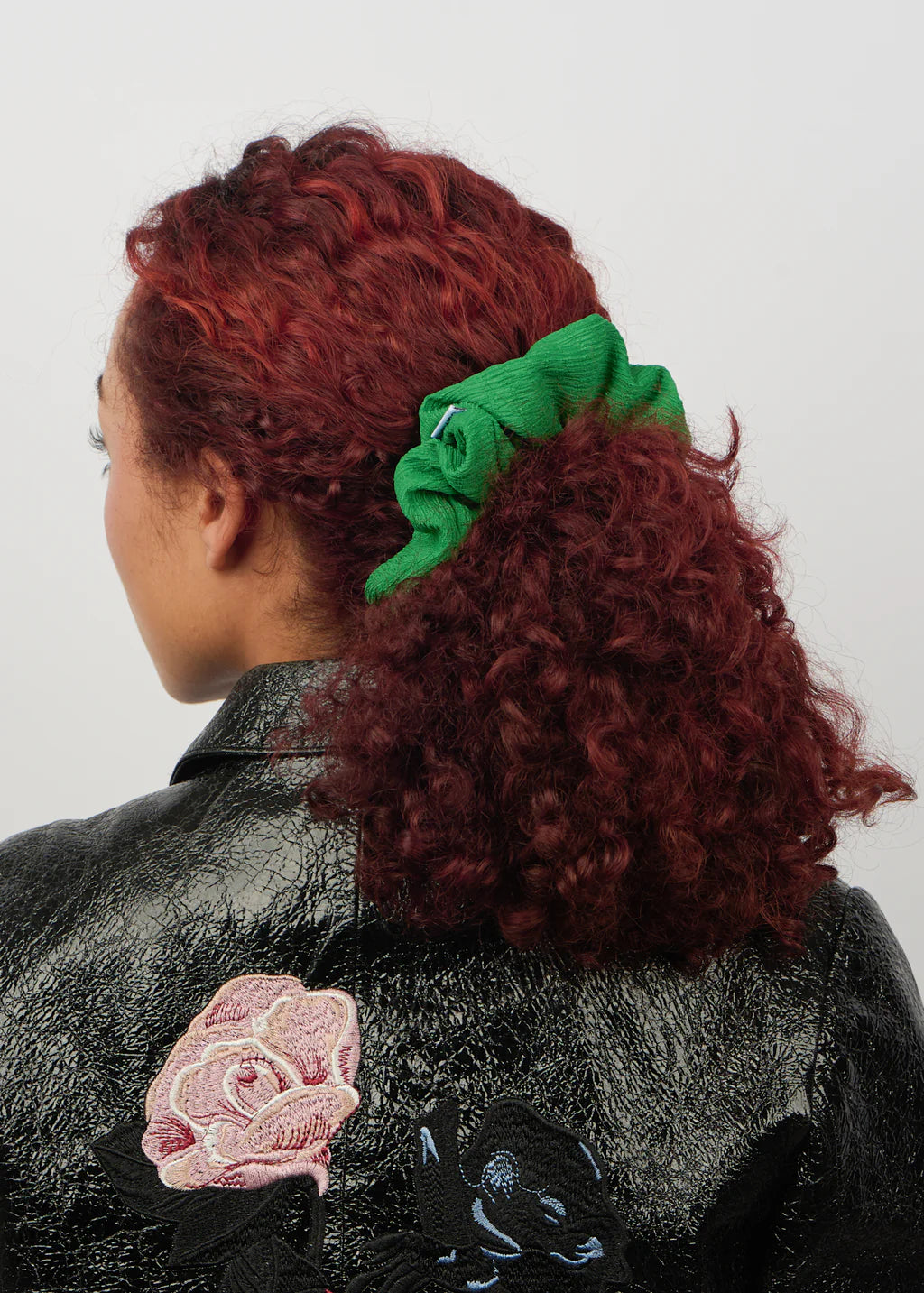 Ea Zig-Zag Scrunchie in Dark Green