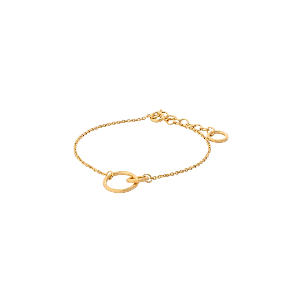 The Double Bracelet in Gold by Pernille Corydon features a fine chain with two interlocking circles and an adjustable clasp, celebrating strong shapes with elegant simplicity.