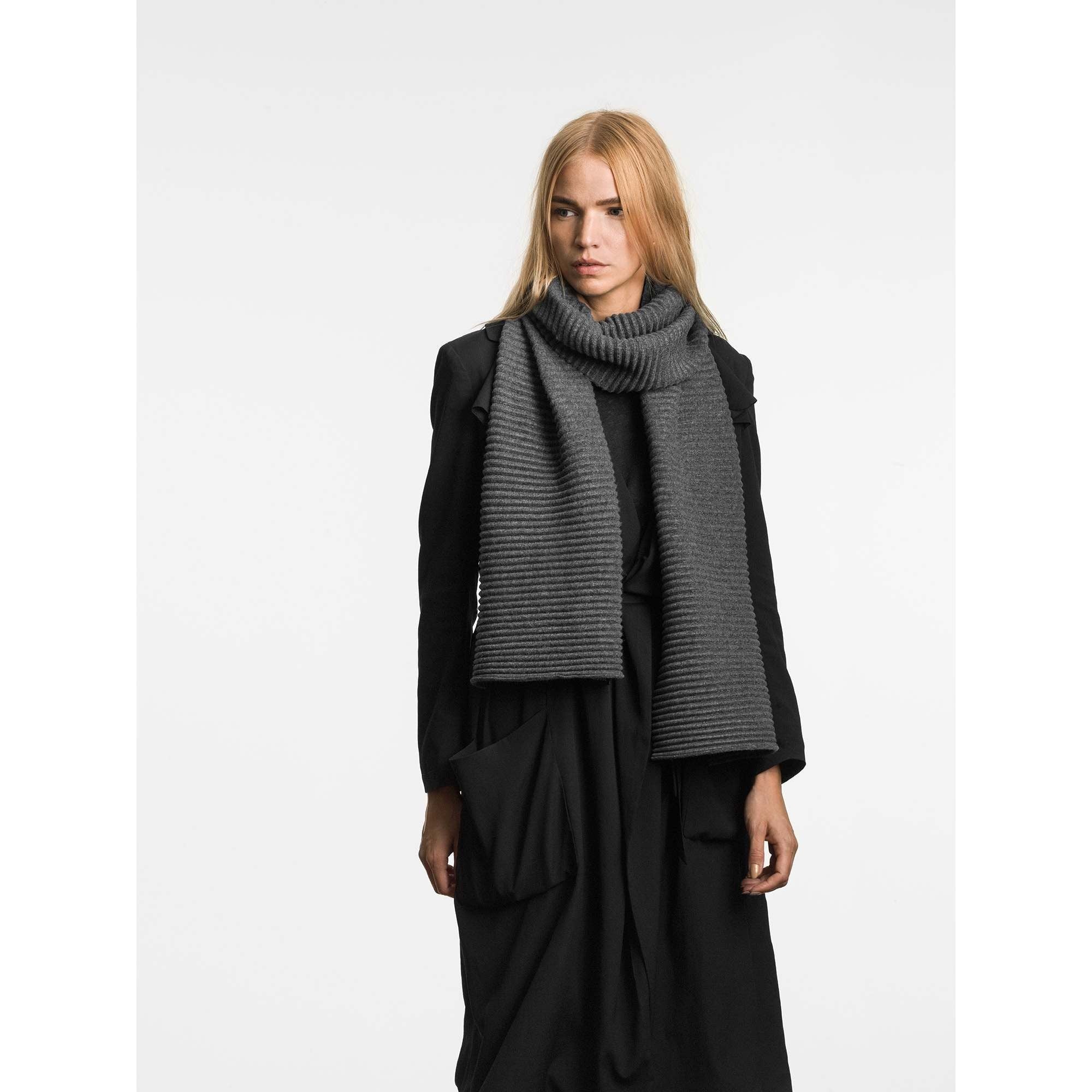 Pleece Scarf Long in Dark Grey - Blabar
