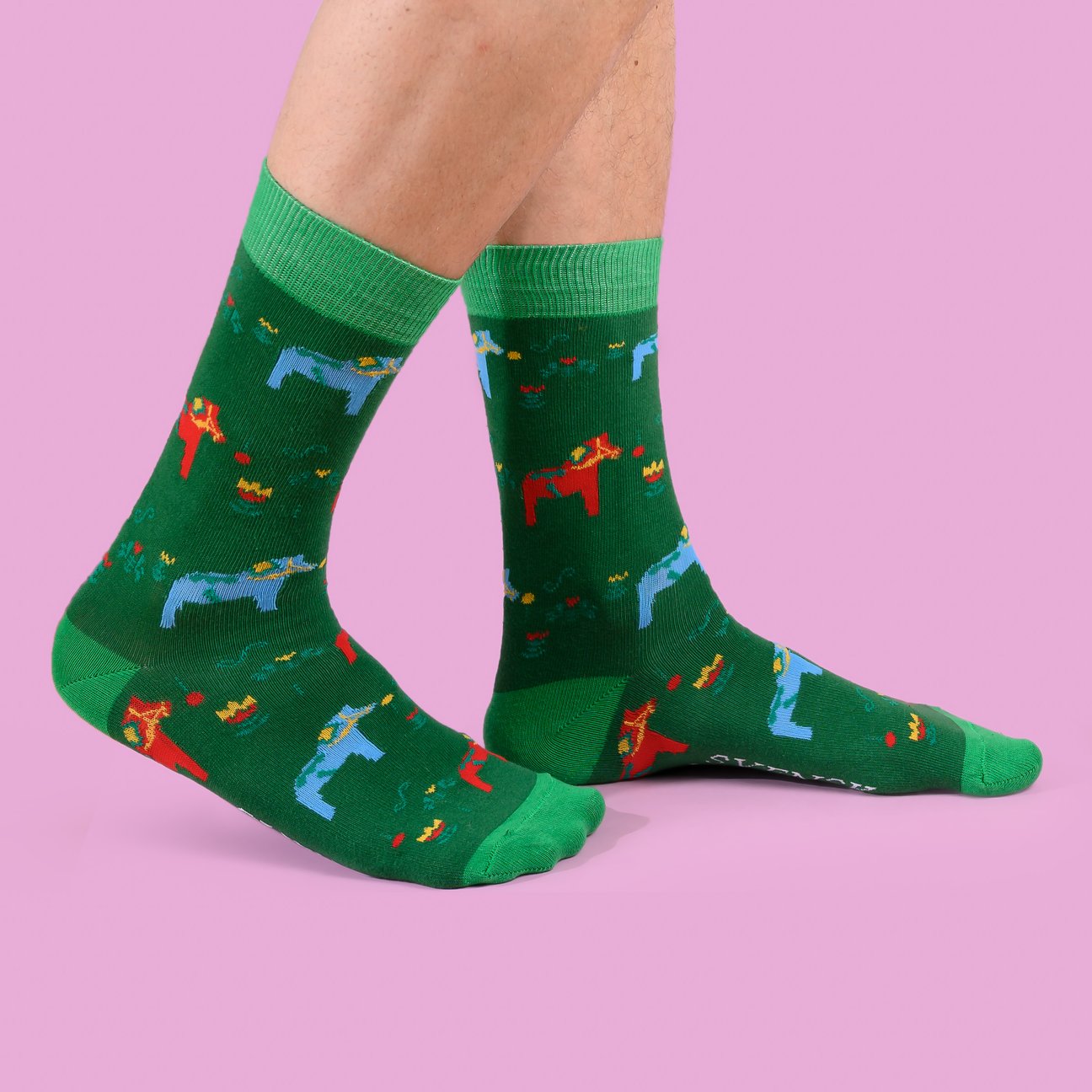 Dalahäst Dalahorse in Green Socks