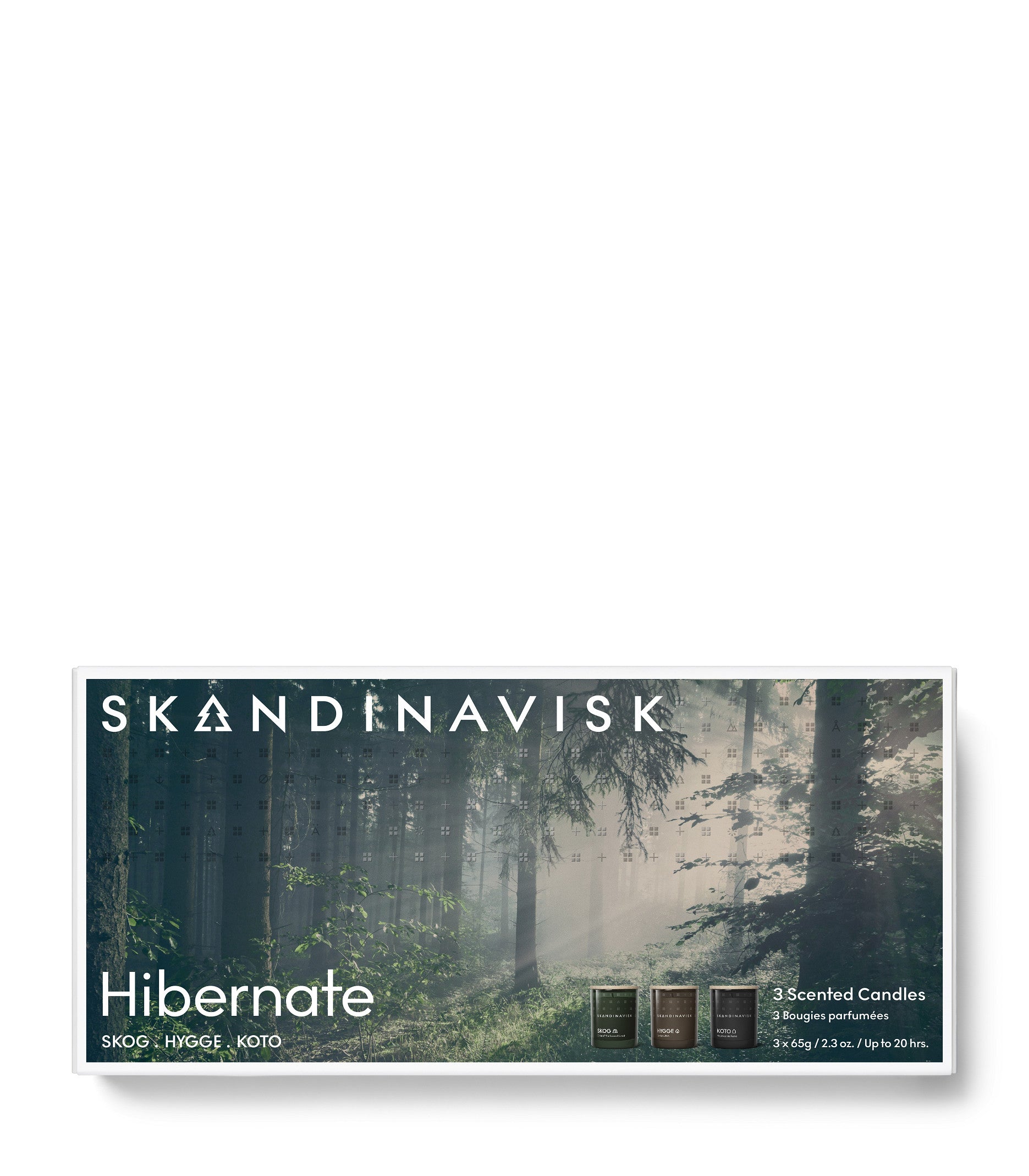 Experience cozy Nordic ambiance with the Skandinavisk Giftset Scented Candles Hibernate, featuring three mini candles in the signature scents of Skog, Koto, and Hygge. Beautifully presented in packaging adorned with a serene forest scene and sunlight streaming through tall trees, each candle is crafted from Swedish rapeseed wax for a natural touch.