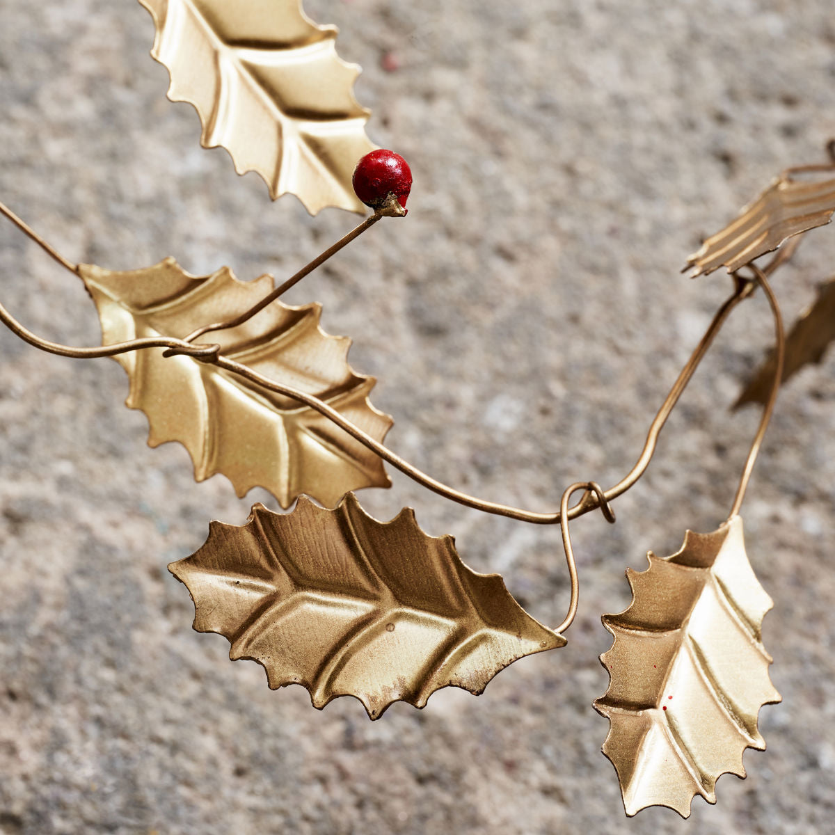 Garland Leafi in Brass, 183cm