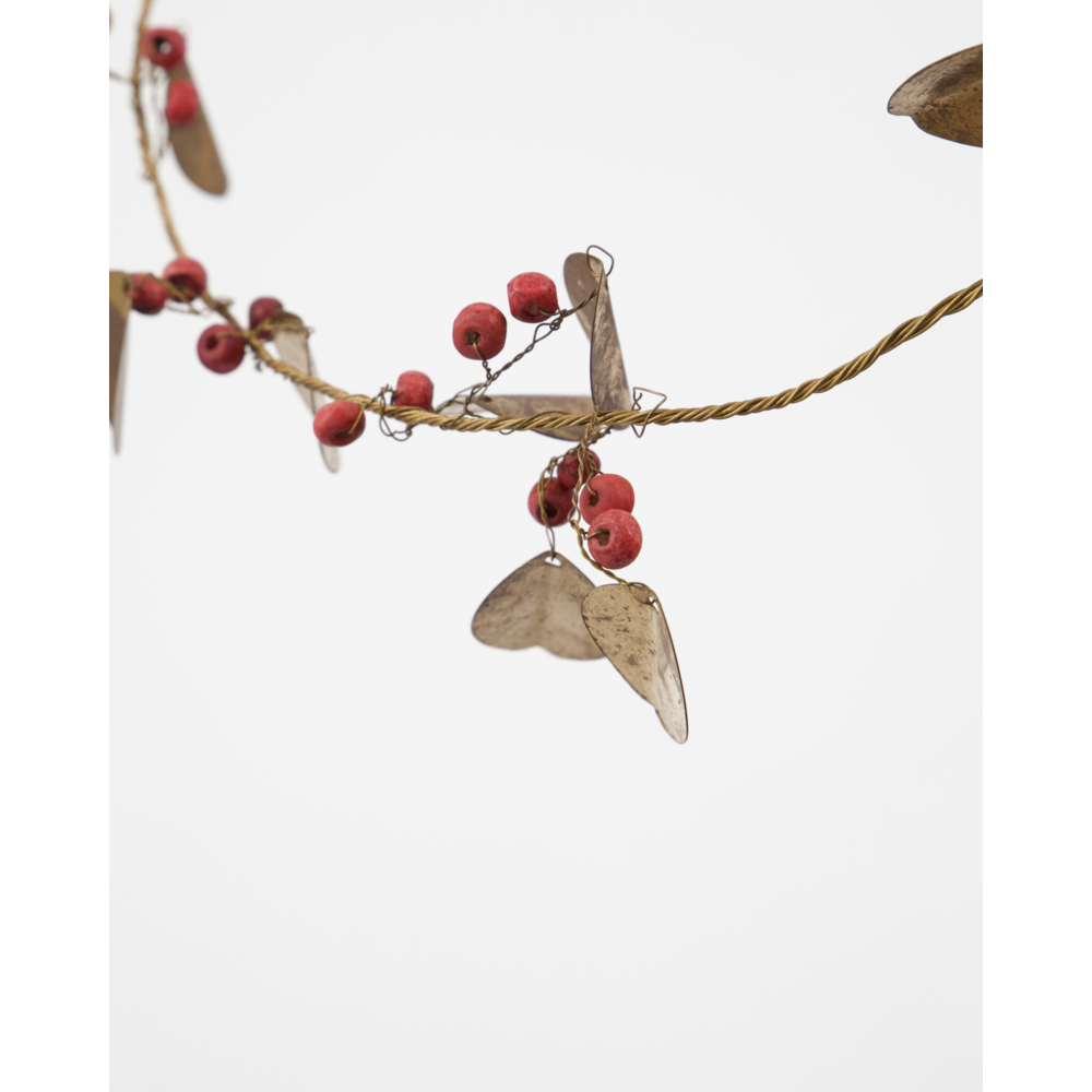 A Christmas Wreath Leafi Auric in Gold, 20 CM, featuring decorative golden brass leaves and clusters of small red berries on a twisted wire base.