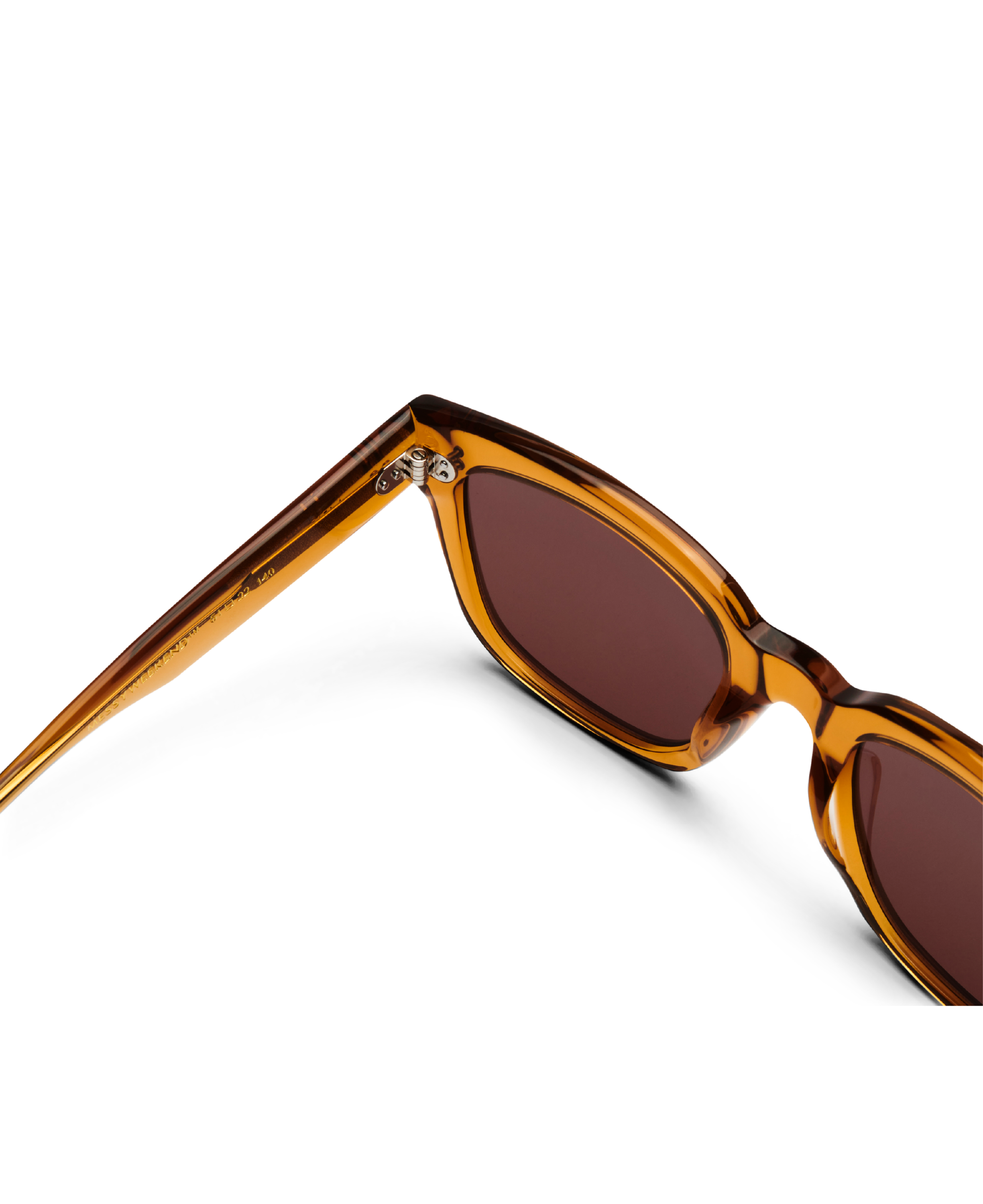 Close-up of MESSYWEEKEND Sunglasses Liv in Coffee Brown with brown anti-scratch lenses, highlighting the hinge and handcrafted acetate frames and arms against a black background.