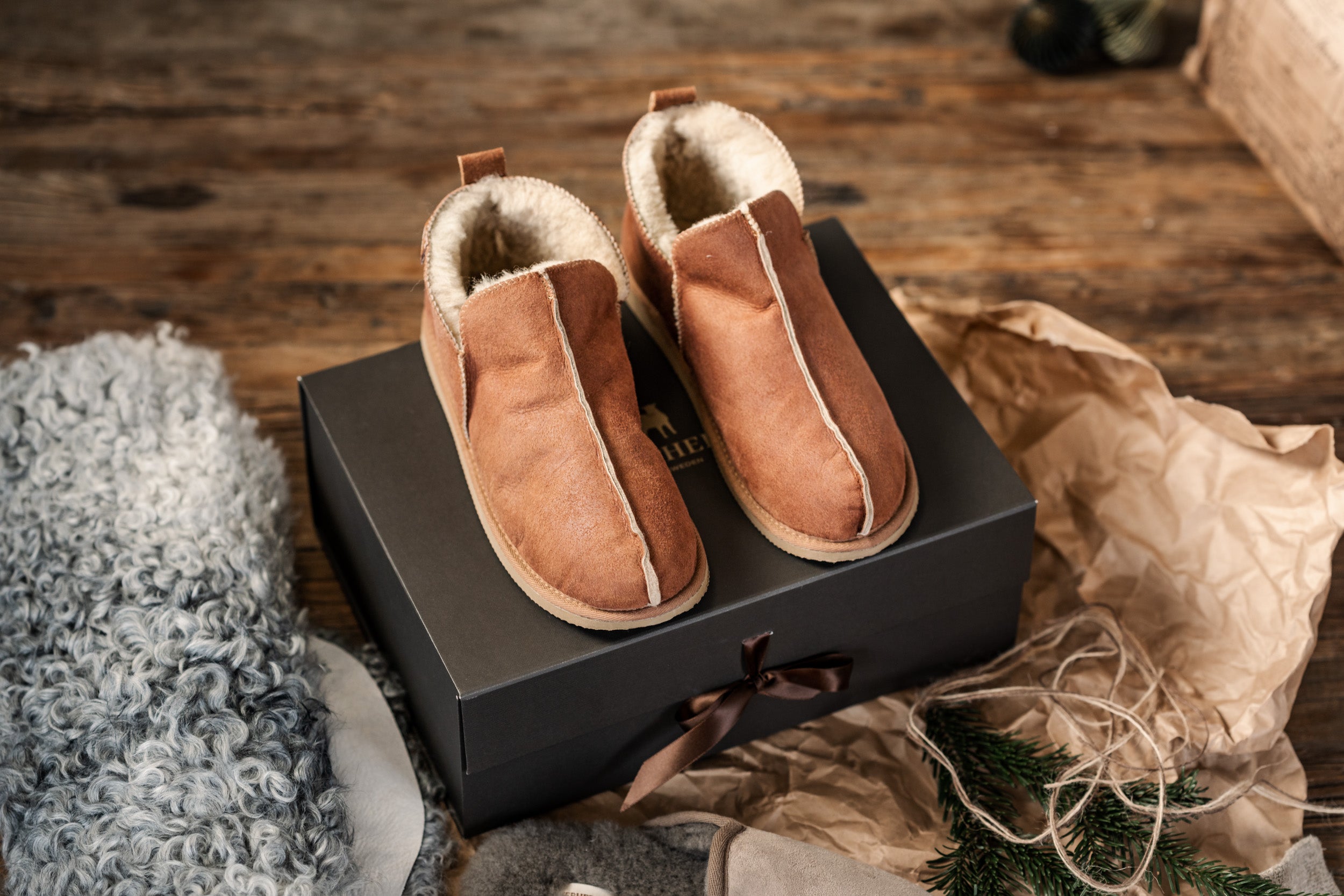 Sheepskin slippers clearance uk