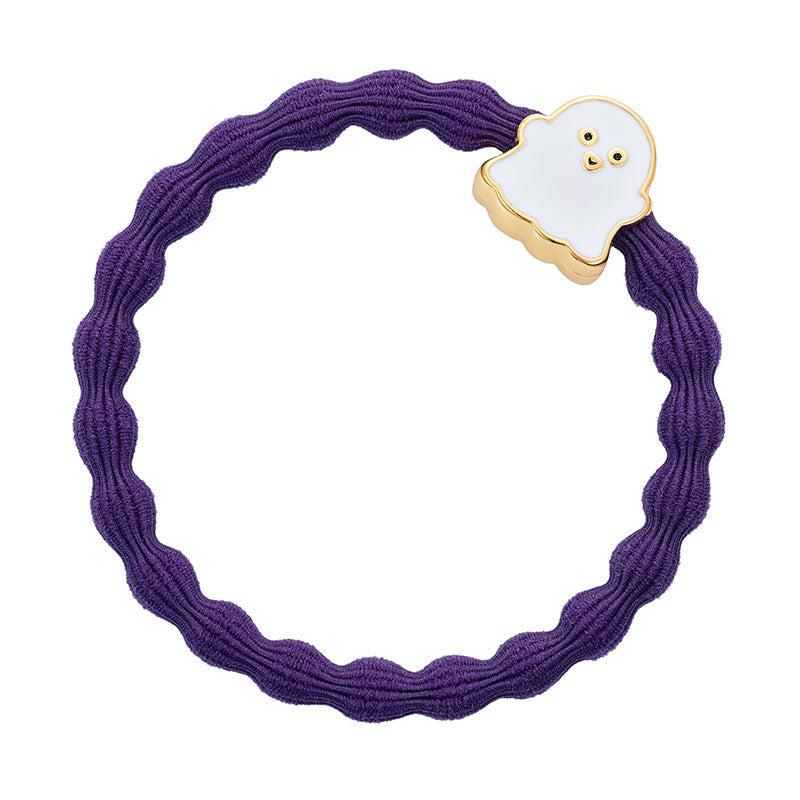 The ByEloise Bangle Band in purple features a wavy design and a white enamel ghost charm, offering a playful, snag-free way to add a spooky touch to your hairstyle.