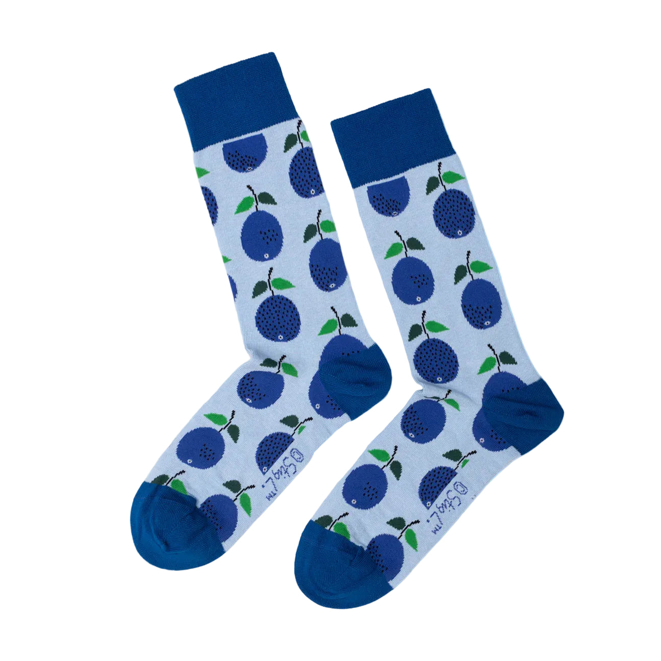 The Svensk Husman Socks "Socks, Stig L Prunus" are light blue with dark blue accents and feature blue apples with green leaves in a classic Swedish design.