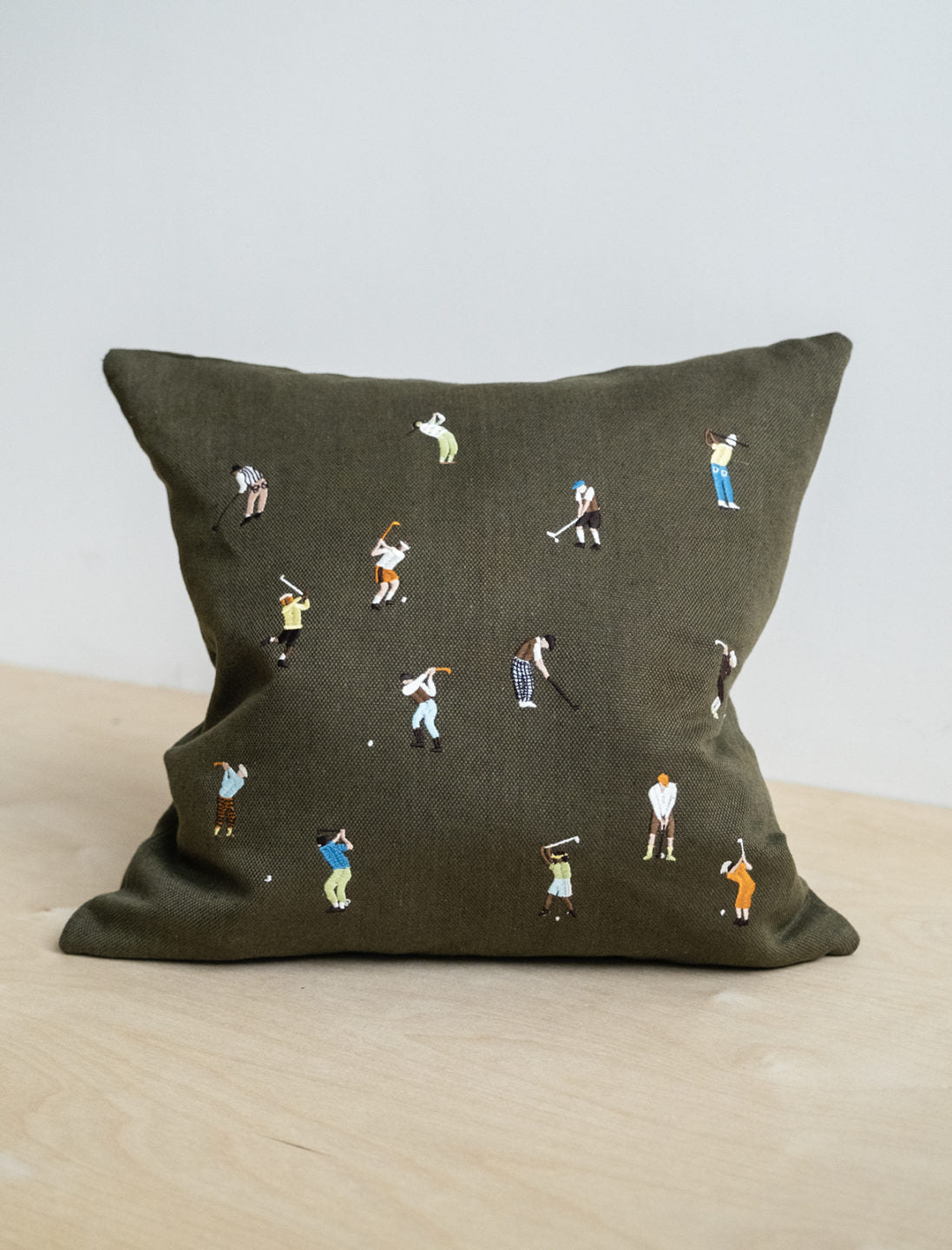 Golf Embroidered Cushion Cover w. Inner Cushion in Green 48 x 48cm