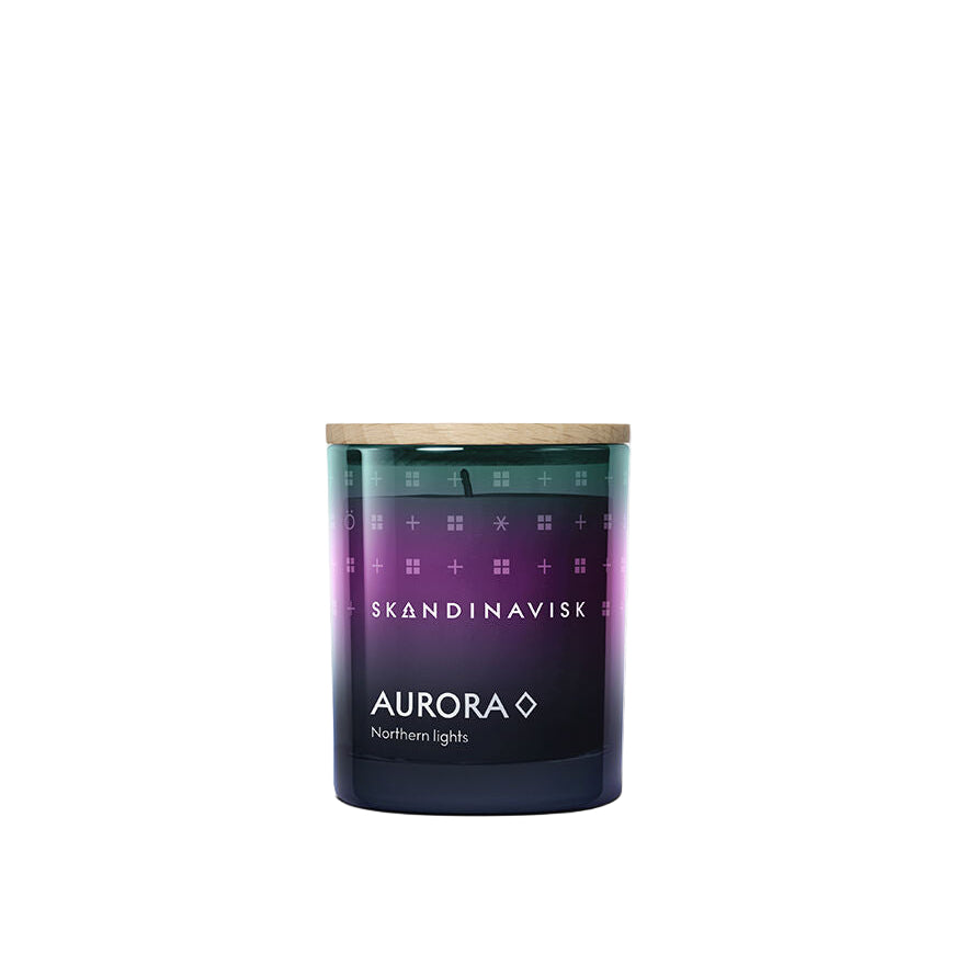 Skandinavisk Aurora candle on a white background