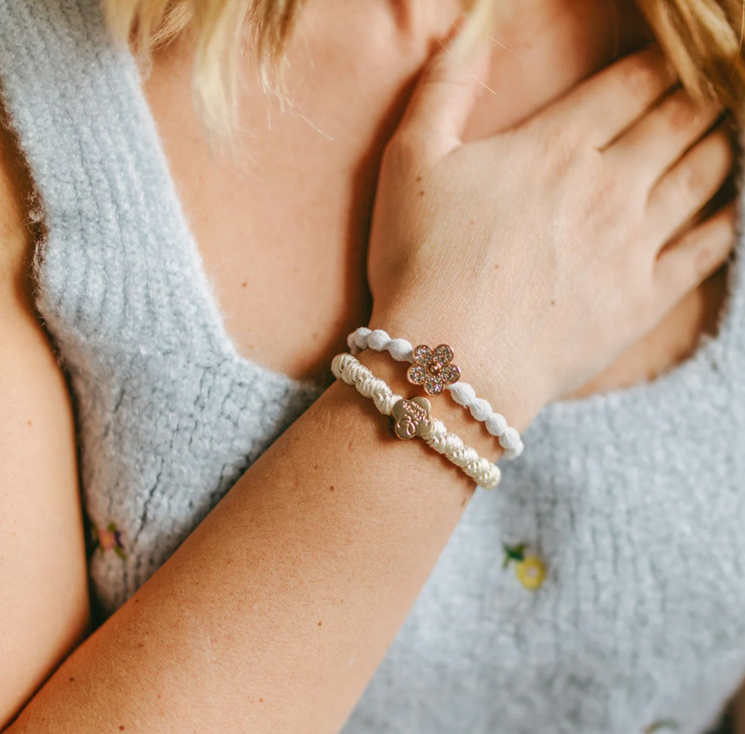 Bangle Band Bling Daisy Flower | White