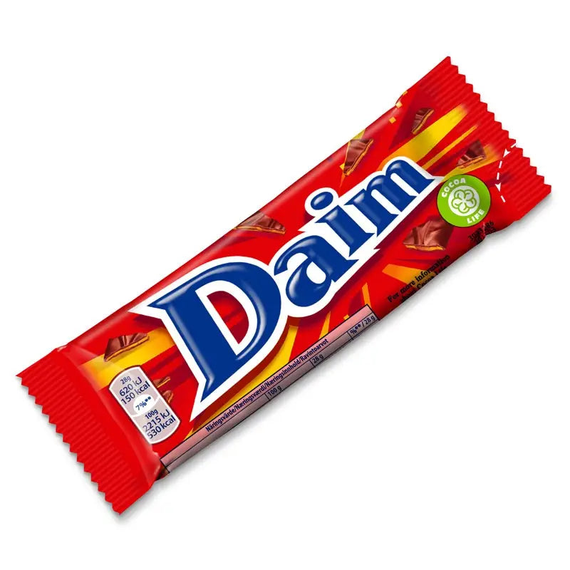 A Marabou Daim Bar 28 g in a red wrapper with bold blue and white lettering features a green eco-friendly symbol in the corner.