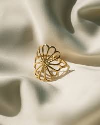 Bellis Ring Large in Gold, adjustable