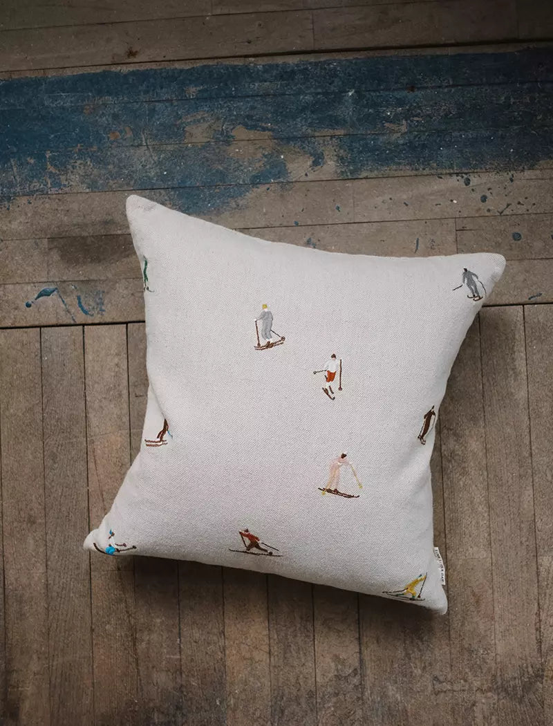 Skiers Embroidered Cushion Cover w. Inner Cushion