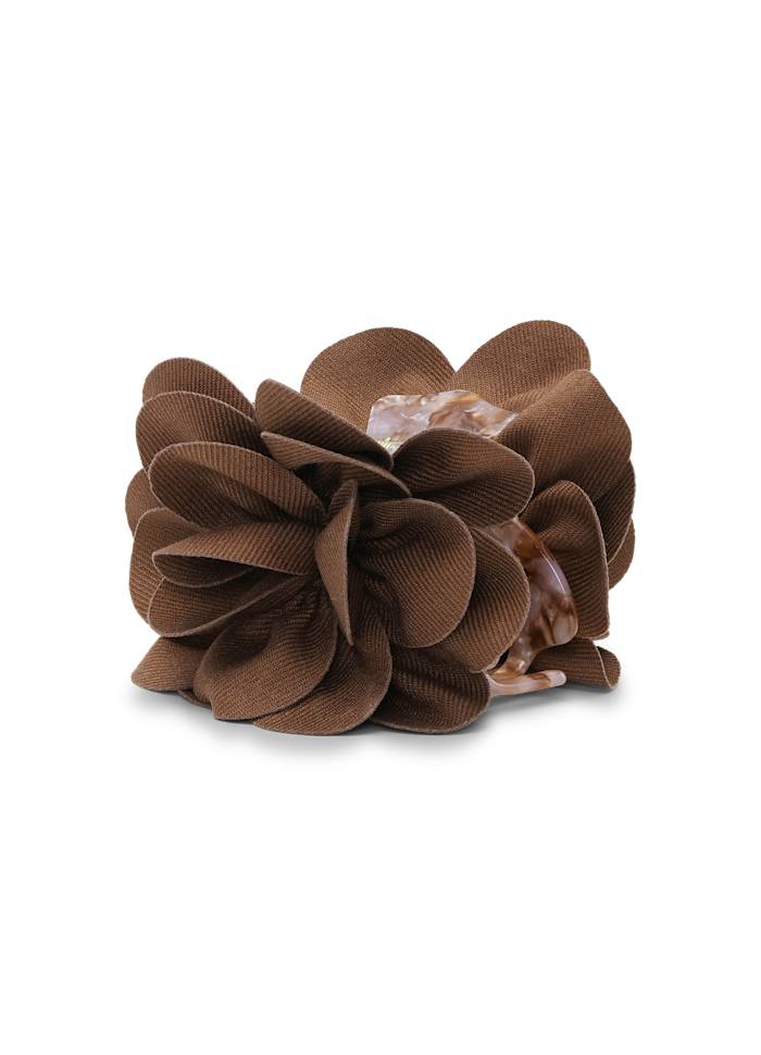 Sui Ava Hair Claw Rosa in brown, featuring an elegant rose made of a large, multi-layered fabric flower.
