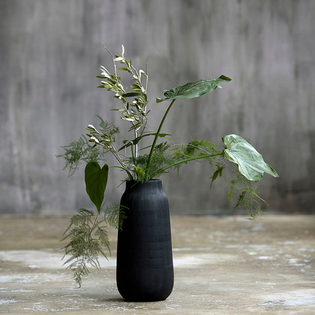 Vase Groove in Clay Tall, Black